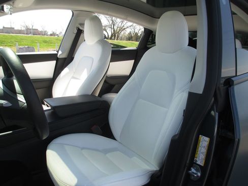 Used 2022 Tesla Model Y Performance image 19