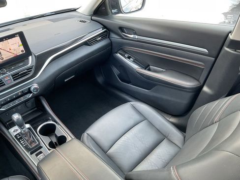 Used 2023 Nissan Altima 2.5 SR w/ SR Premium Package image 18