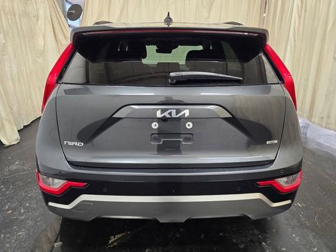 Used 2023 Kia Niro EX Touring image 7