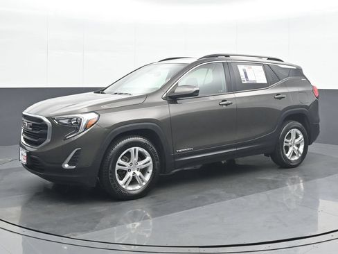 Used 2020 GMC Terrain SLE w/ Driver Convenience Package AWD/4WD image 2