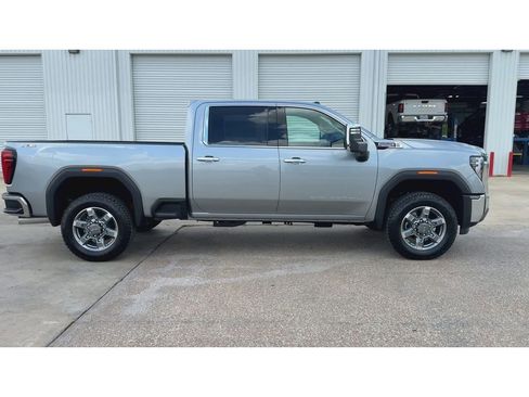 New 2026 GMC Sierra 2500 SLT AWD/4WD image 9
