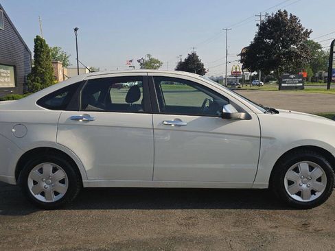 Used 2011 Ford Focus SE image 7