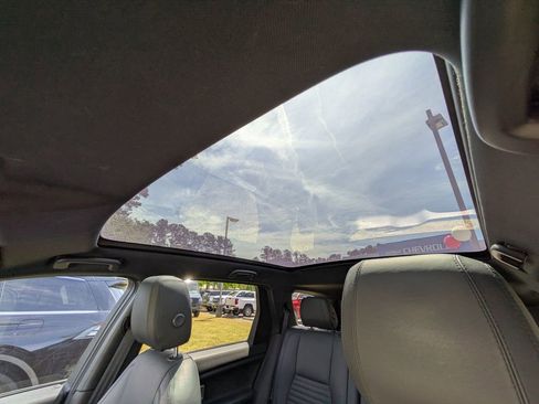 Used 2016 Land Rover Discovery Sport HSE Luxury image 22