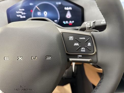 New 2026 Lexus ES 350e FWD image 12