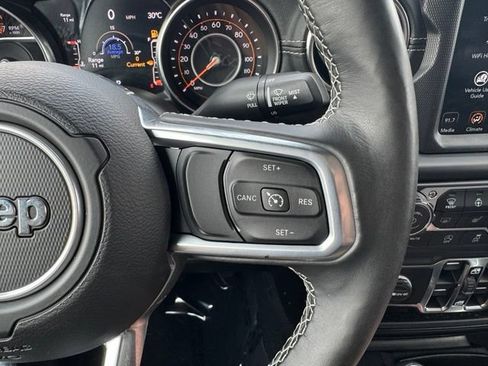 Used 2020 Jeep Gladiator Overland AWD/4WD image 29