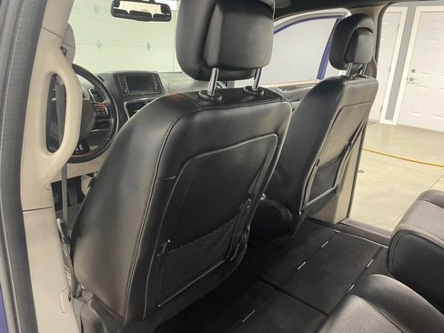 Used 2019 Dodge Grand Caravan SXT image 14