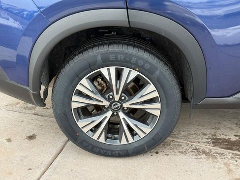 Used 2023 Nissan Rogue SV image 6