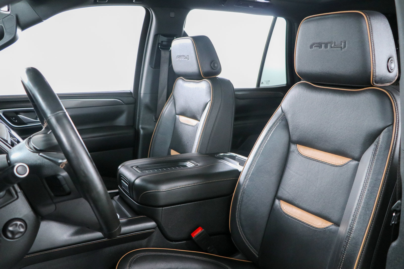 Used 2024 GMC Yukon AT4 w/ Technology Package AWD/4WD image 28