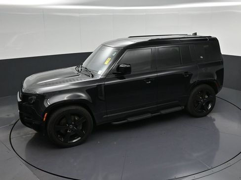 Used 2024 Land Rover Defender 110 X-Dynamic SE AWD/4WD image 22