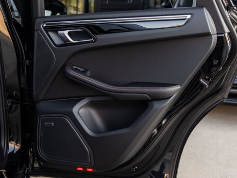 Certified 2026 Porsche Macan S AWD/4WD image 37