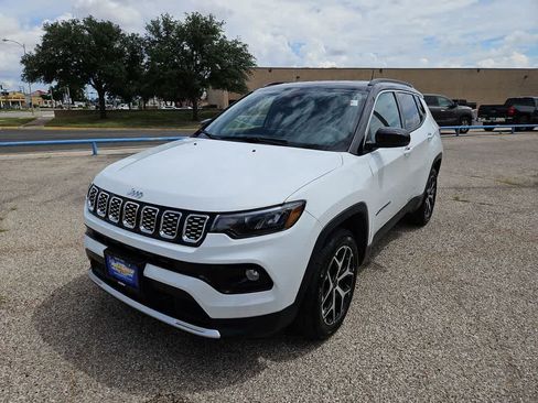 Used 2025 Jeep Compass Limited AWD/4WD image 4