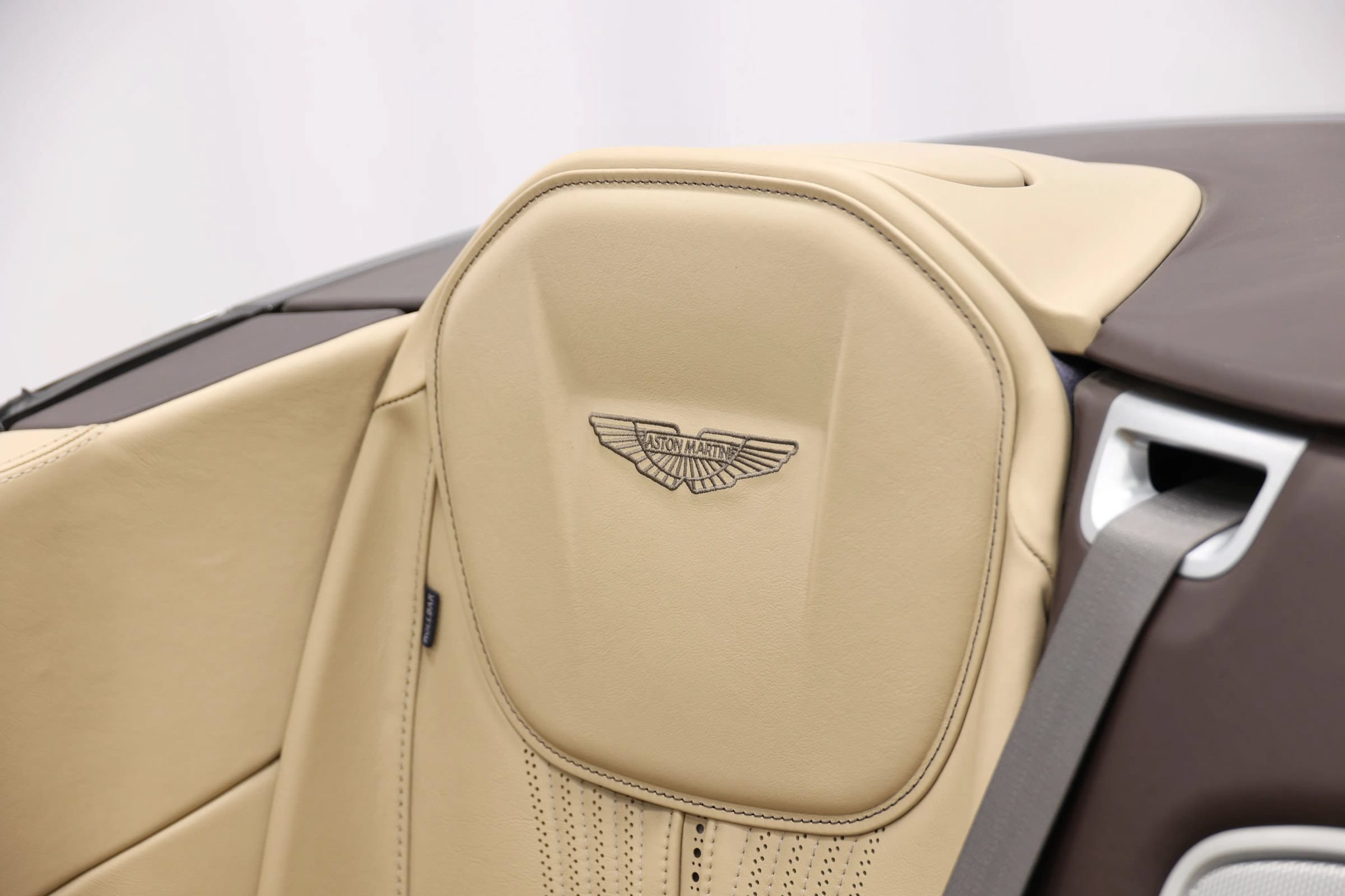 Used 2019 Aston Martin DB11 Volante RWD image 52