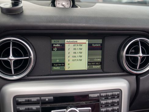 Used 2015 Mercedes-Benz SLK 250 image 17