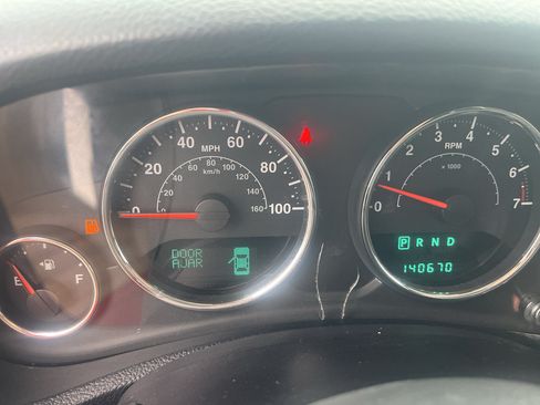 Used 2012 Jeep Wrangler Unlimited Sahara w/ Connectivity Group AWD/4WD image 18