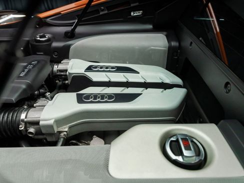 Used 2014 Audi R8 V8 w/ Ceramic Brake Package image 51