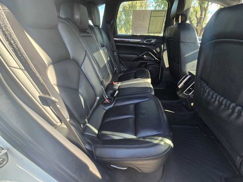 Used 2018 Porsche Cayenne Platinum Edition image 14