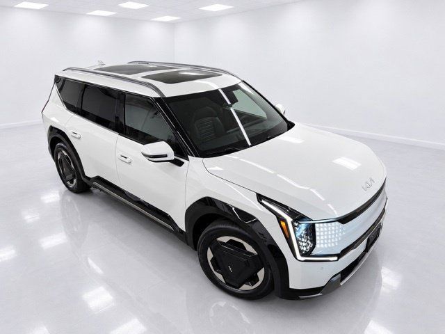 Used 2024 Kia EV9 Land AWD/4WD image 4