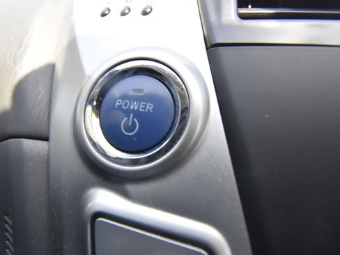 Used 2013 Toyota Prius V Five FWD image 14