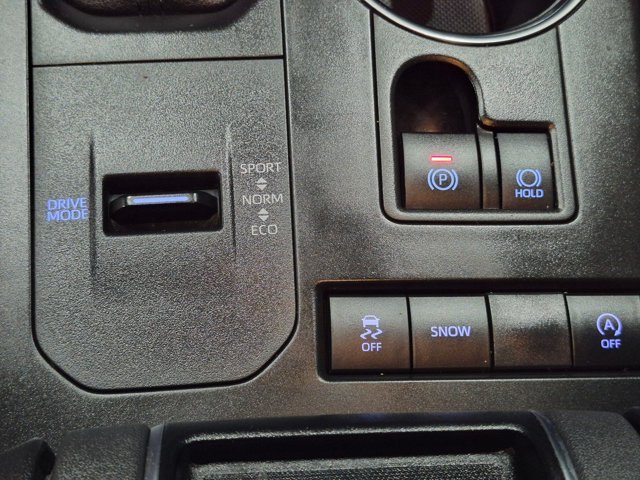 Used 2021 Toyota Highlander XLE FWD image 24