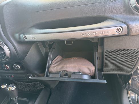 Used 2018 Jeep Wrangler Unlimited Sport S image 26