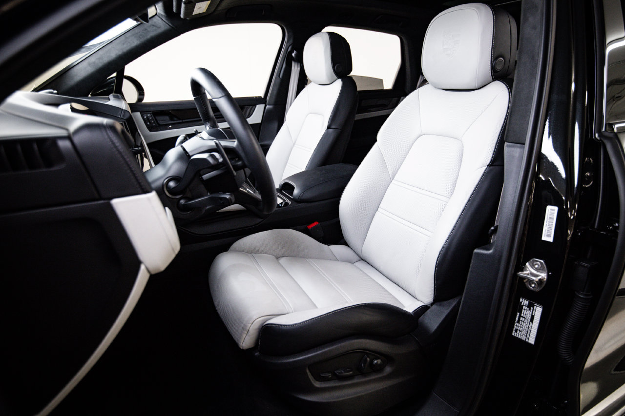 Certified 2026 Porsche Cayenne GTS AWD/4WD image 5