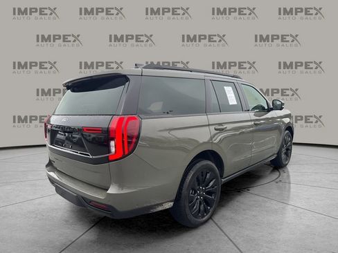 Used 2025 Ford Expedition Platinum w/ Stealth Appearance Package image 5