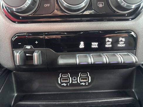 Used 2020 RAM 1500 Laramie w/ Sport Appearance Package image 17