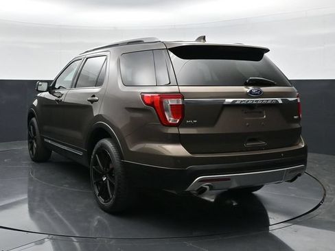 Used 2016 Ford Explorer XLT w/ Equipment Group 202A AWD/4WD image 8