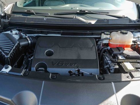 Used 2023 Chevrolet Traverse Premier FWD image 30