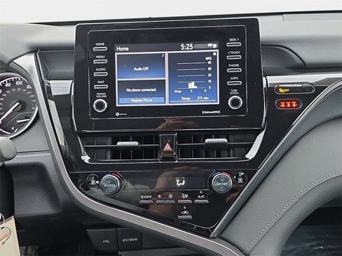 Used 2024 Toyota Camry LE image 22