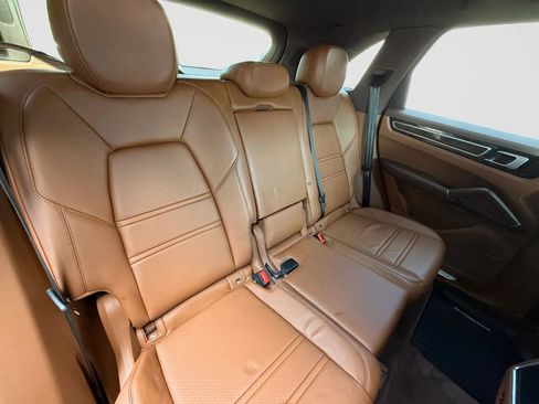 Used 2019 Porsche Cayenne AWD/4WD image 18
