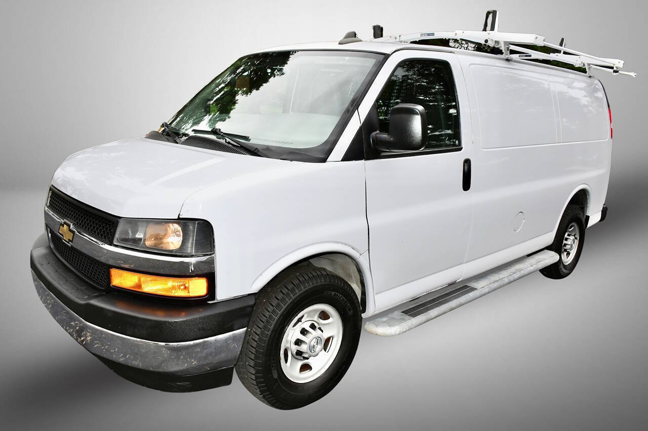Used 2021 Chevrolet Express 2500 w/ Driver Convenience Package RWD image 3