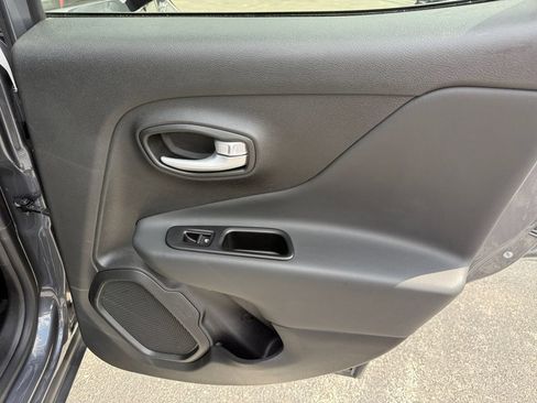 Used 2023 Jeep Renegade Latitude AWD/4WD image 20