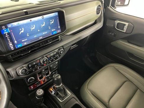 Used 2024 Jeep Gladiator Mojave AWD/4WD image 37