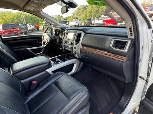 Used 2017 Nissan Titan SL image 26
