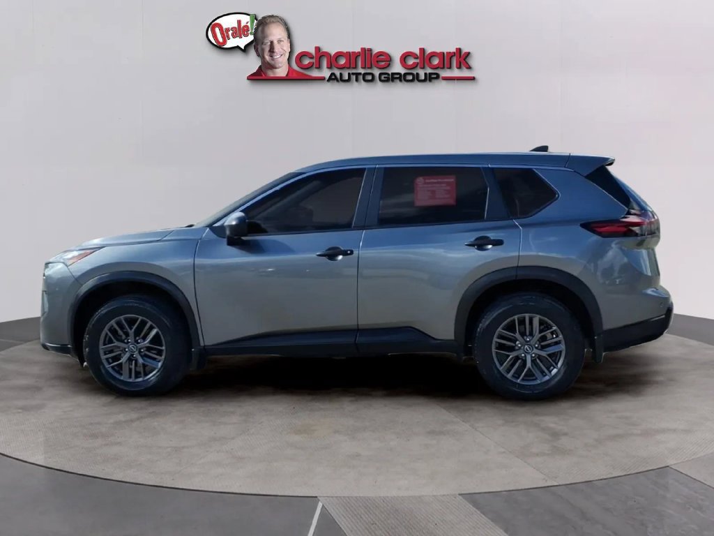 Used 2024 Nissan Rogue S FWD image 2