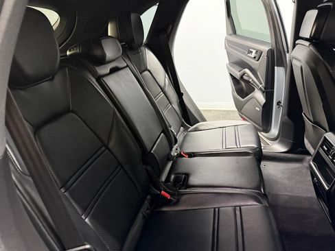 Used 2020 Porsche Cayenne AWD/4WD image 45
