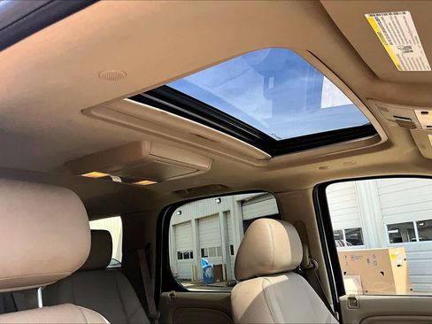 Used 2012 Cadillac Escalade Premium image 12