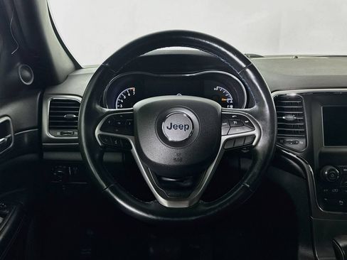 Used 2019 Jeep Grand Cherokee Laredo AWD/4WD image 14