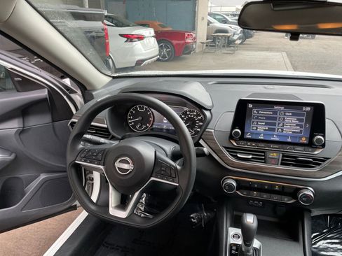 Used 2025 Nissan Altima 2.5 SV image 34