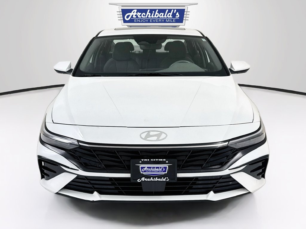 Used 2025 Hyundai Elantra SEL FWD image 2