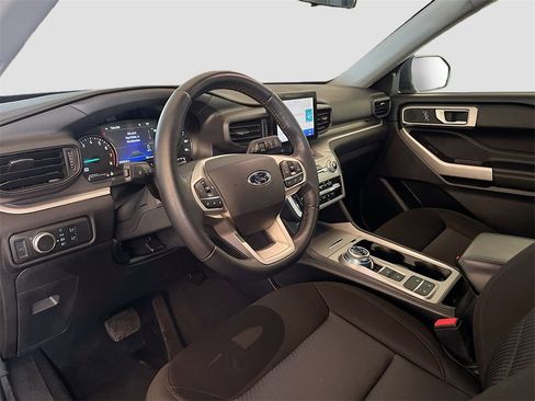 Used 2022 Ford Explorer XLT w/ Class IV Trailer Tow Package image 9