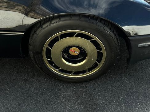 Used 1987 Chevrolet Corvette Coupe image 17