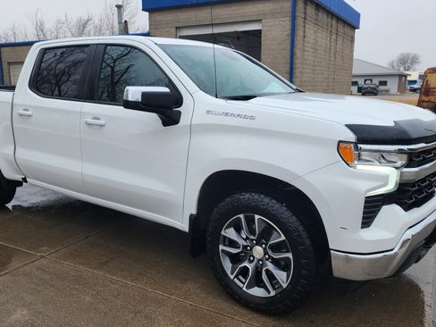 Used 2024 Chevrolet Silverado 1500 LT w/ Leather Package image 3