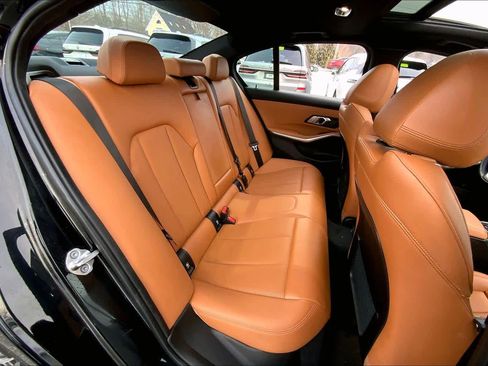 Used 2022 BMW 330i xDrive Sedan w/ Premium Package image 19