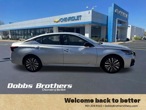 Used 2024 Nissan Altima 2.5 SV FWD image 8