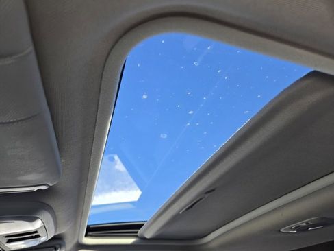 Used 2024 Subaru Crosstrek 2.0i Premium image 16