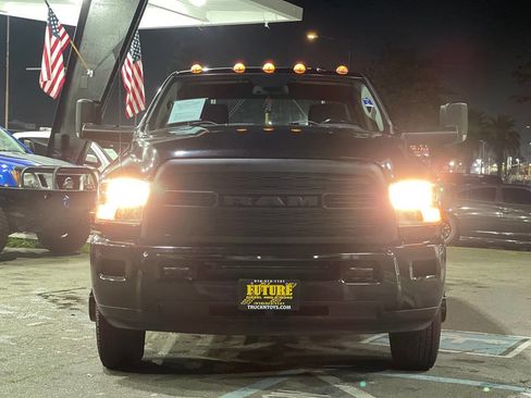 Used 2015 RAM 3500 Tradesman w/ Chrome Appearance Group image 3