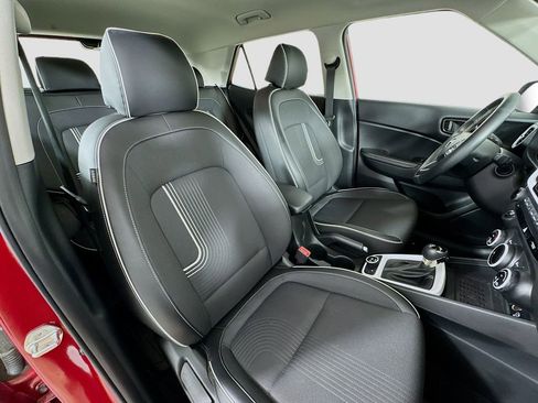 Used 2023 Hyundai Venue Limited image 29