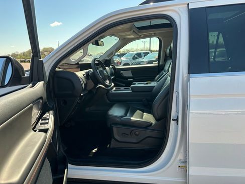 Used 2025 Ford Expedition Active AWD/4WD image 10